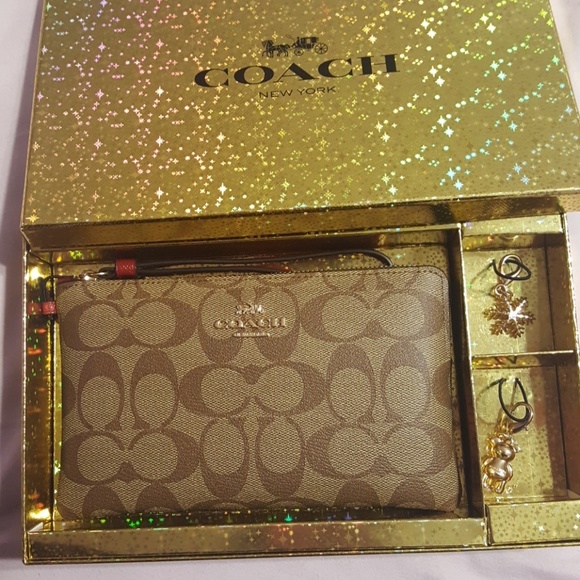 Coach Handbags - Coach wristlet gift